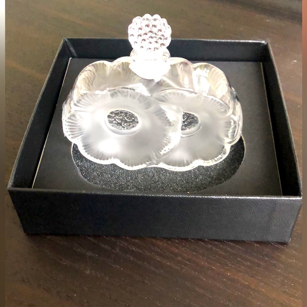 New! Latique Deux Fleurs Perfume Crystal Bottle.